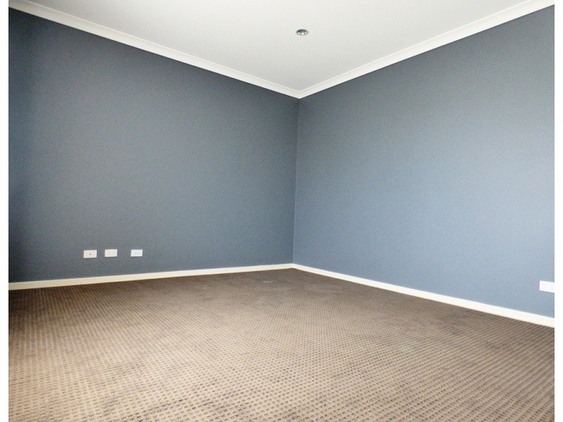 10 Whitetop Drive, Point Cook VIC 3030