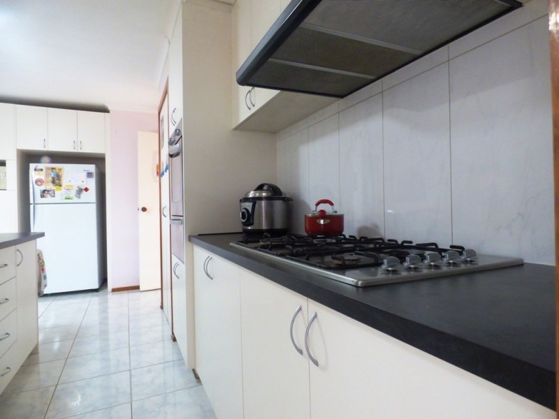 8 Strickland Avenue, Hoppers Crossing VIC 3029