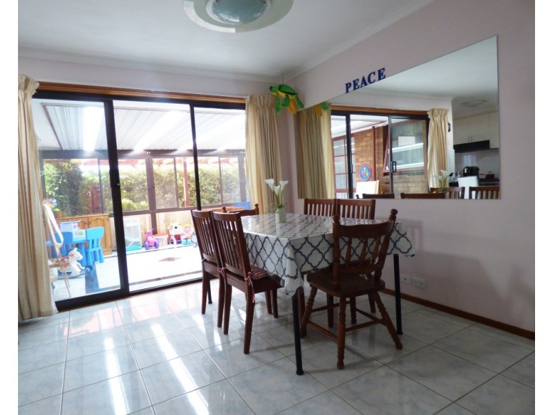 8 Strickland Avenue, Hoppers Crossing VIC 3029