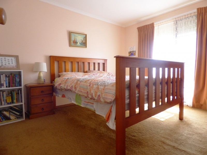 8 Strickland Avenue, Hoppers Crossing VIC 3029