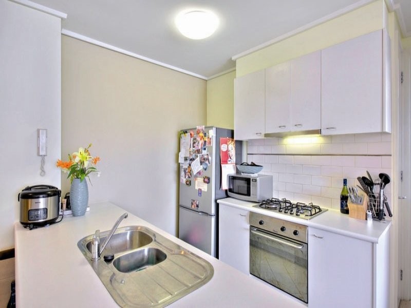 REF 031603/28 Bank Street, South Melbourne VIC 3205