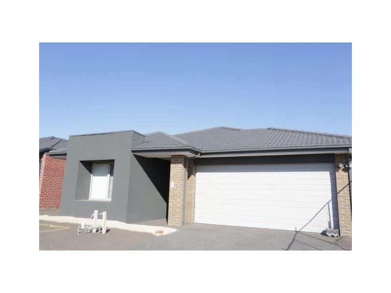 37 Noorat Place, Cranbourne North VIC 3977