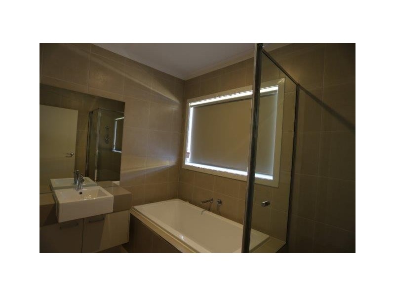 37 Noorat Place, Cranbourne North VIC 3977