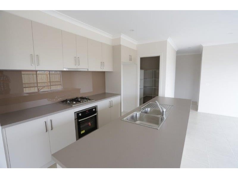 27 Yarkon Way, Point Cook VIC 3030