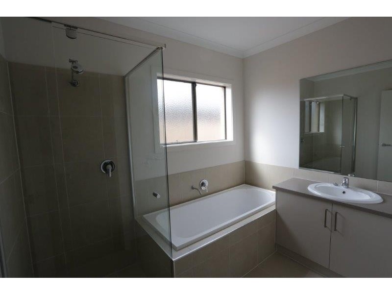 27 Yarkon Way, Point Cook VIC 3030