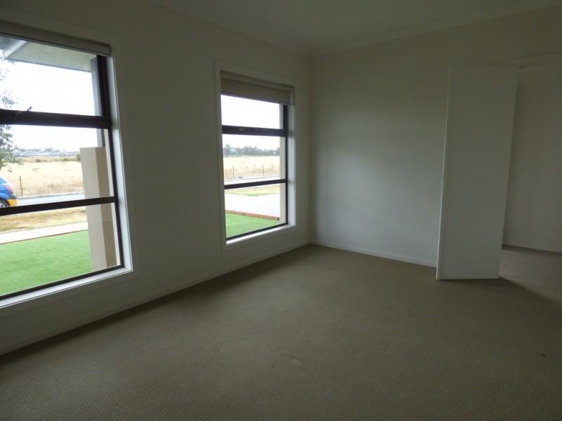 18 Galactic Way, Truganina VIC 3029