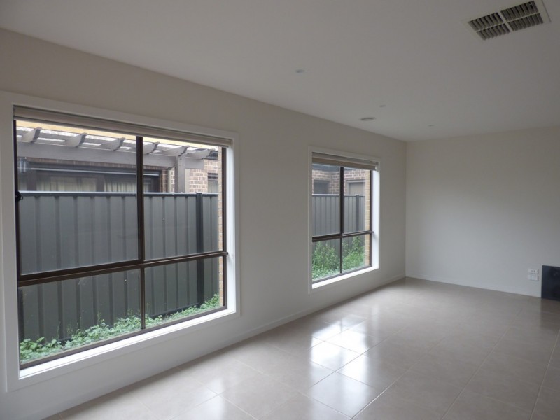 18 Galactic Way, Truganina VIC 3029