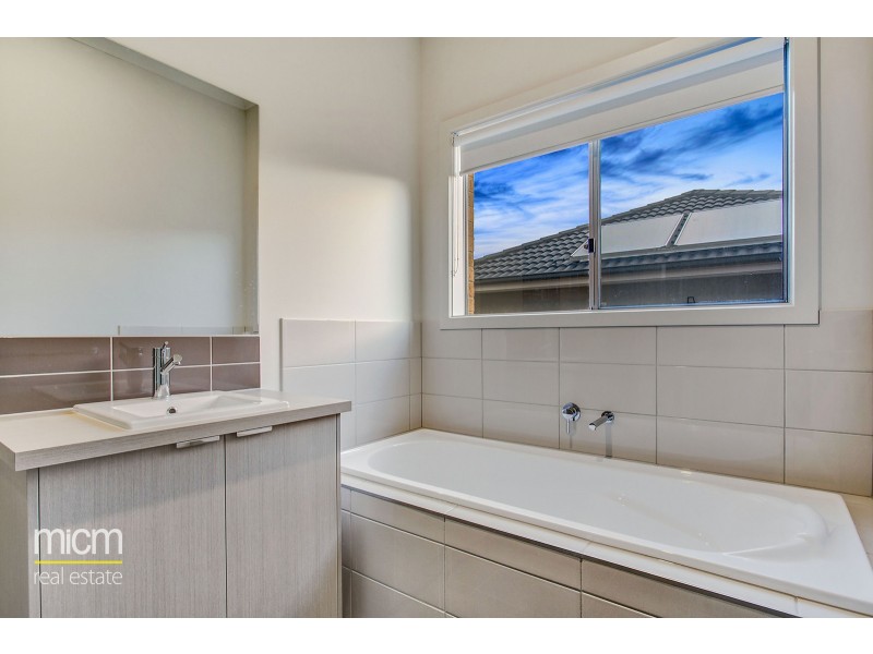 21 Wingfield Parkway, Williams Landing VIC 3027