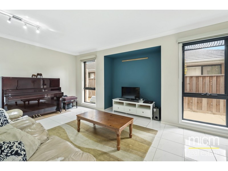 12 Cremorne Street, Sanctuary Lakes VIC 3030