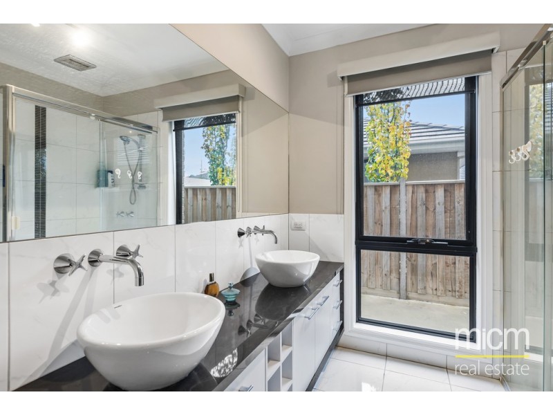 12 Cremorne Street, Sanctuary Lakes VIC 3030