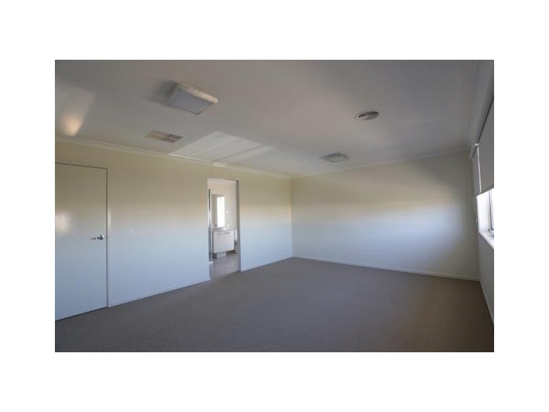 29 Stoneleigh Circuit, Williams Landing VIC 3027