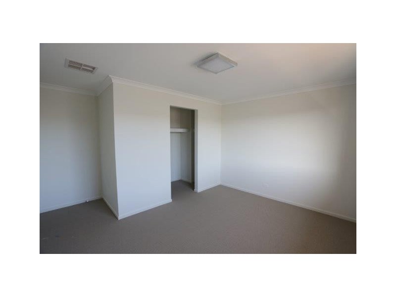 29 Stoneleigh Circuit, Williams Landing VIC 3027