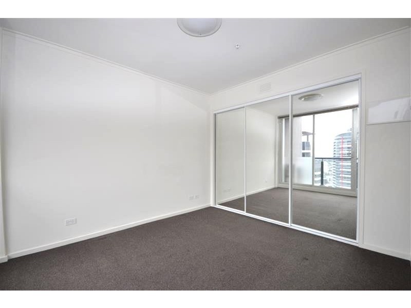 REF 033006/63 Whiteman Street, Southbank VIC 3006