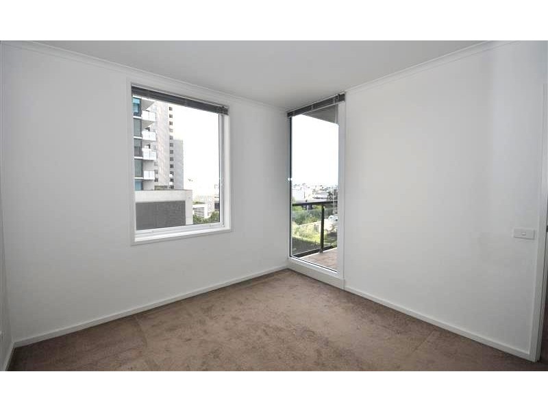REF 040772/79 Whiteman Street, Southbank VIC 3006