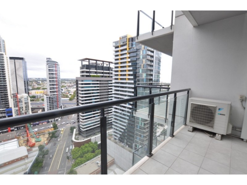REF 040723/63 Whiteman Street, Southbank VIC 3006