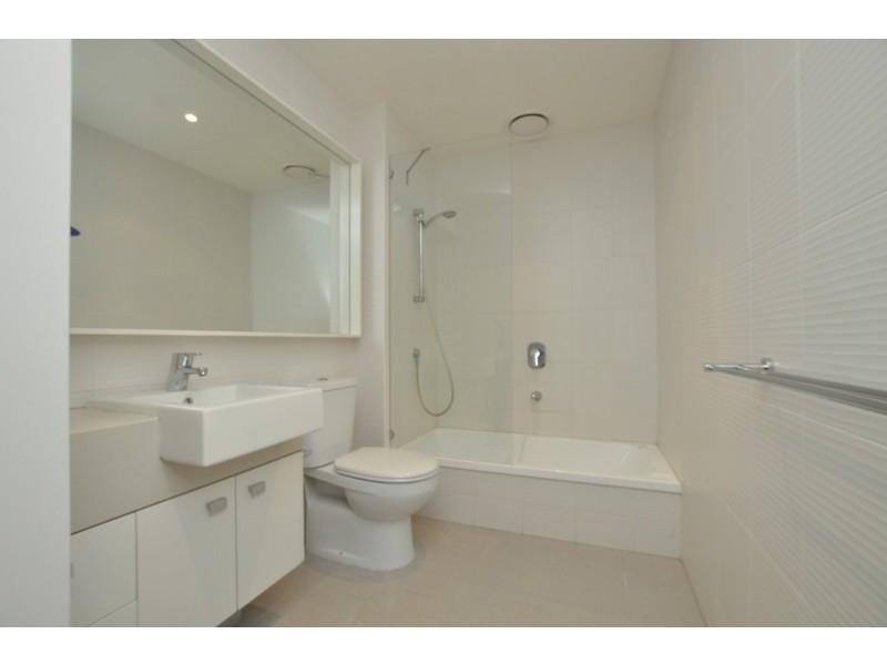 REF 040723/63 Whiteman Street, Southbank VIC 3006