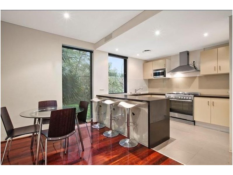 2B/29 Queens Road, Melbourne VIC 3004