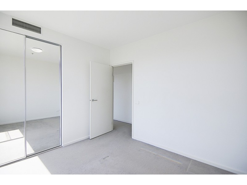 REF 041202/82 Queens Road, Melbourne VIC 3000