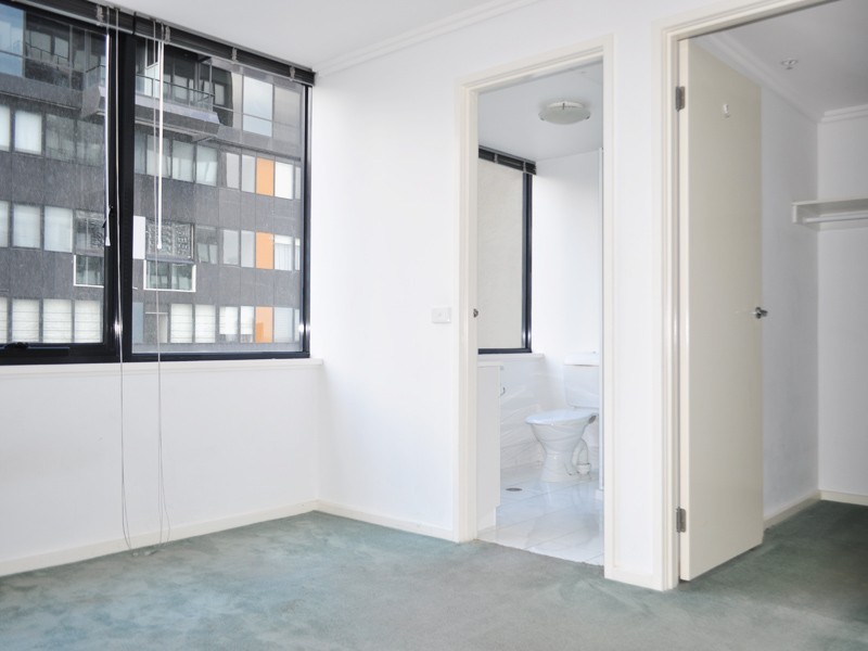 REF 041938/22 Kavanagh Street, Southbank VIC 3006