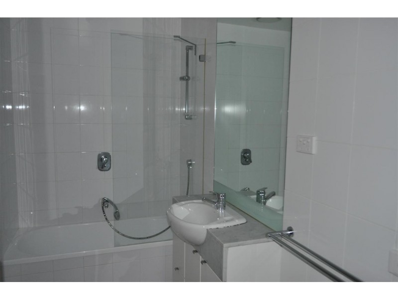 REF 042171/183 City Road, Southbank VIC 3006