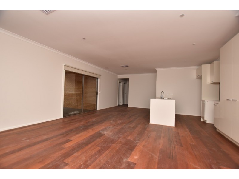 26 Teneriffe Street, Cranbourne North VIC 3977