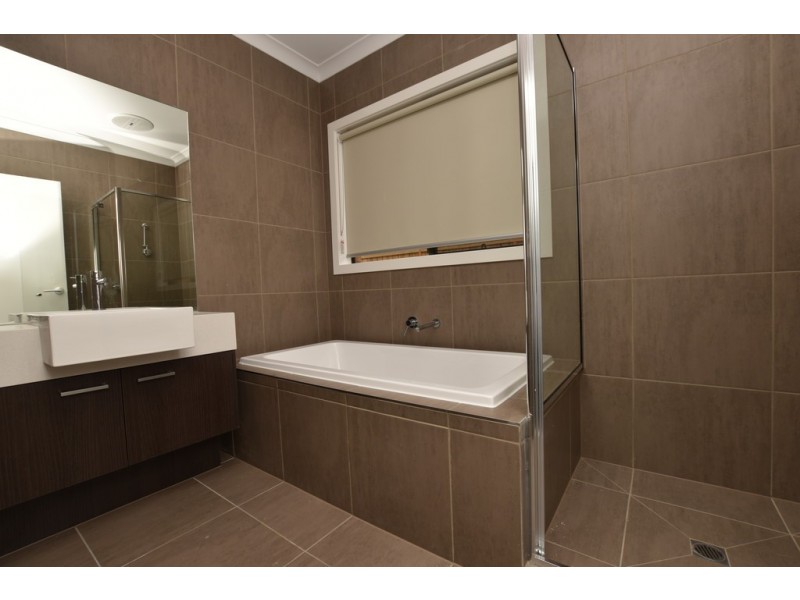 26 Teneriffe Street, Cranbourne North VIC 3977