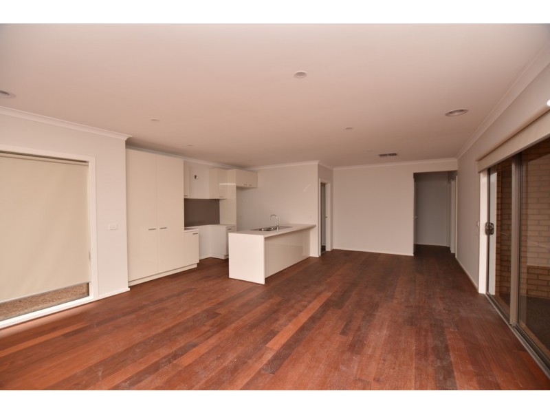 7 St Gwinear Lane, Cranbourne North VIC 3977