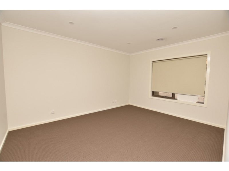 7 St Gwinear Lane, Cranbourne North VIC 3977