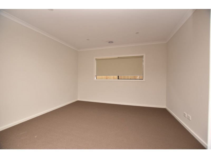 7 St Gwinear Lane, Cranbourne North VIC 3977