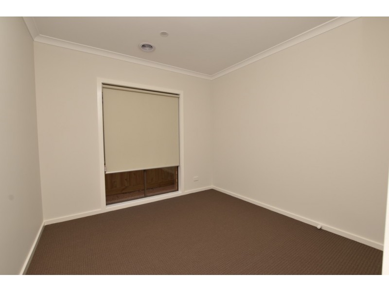 7 St Gwinear Lane, Cranbourne North VIC 3977