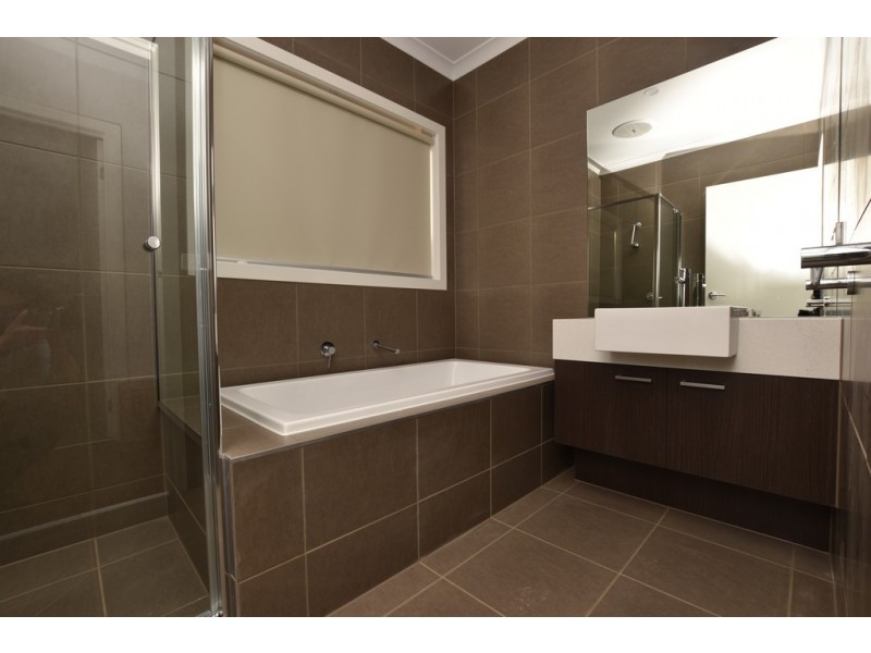 7 St Gwinear Lane, Cranbourne North VIC 3977