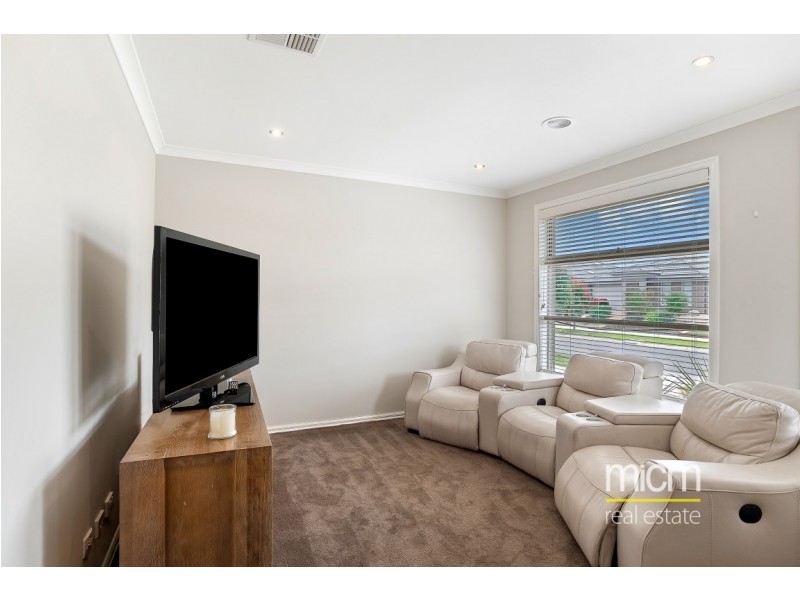 7 Plume Place, Point Cook VIC 3030