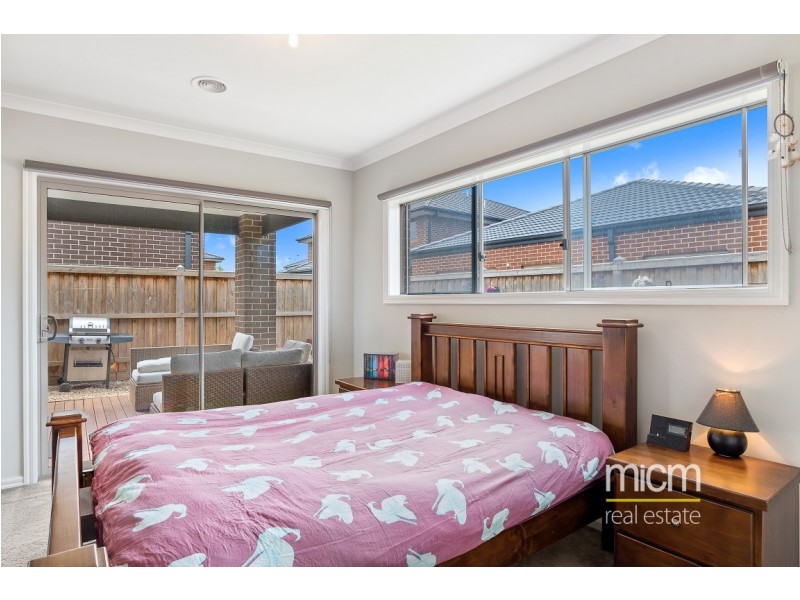 7 Plume Place, Point Cook VIC 3030