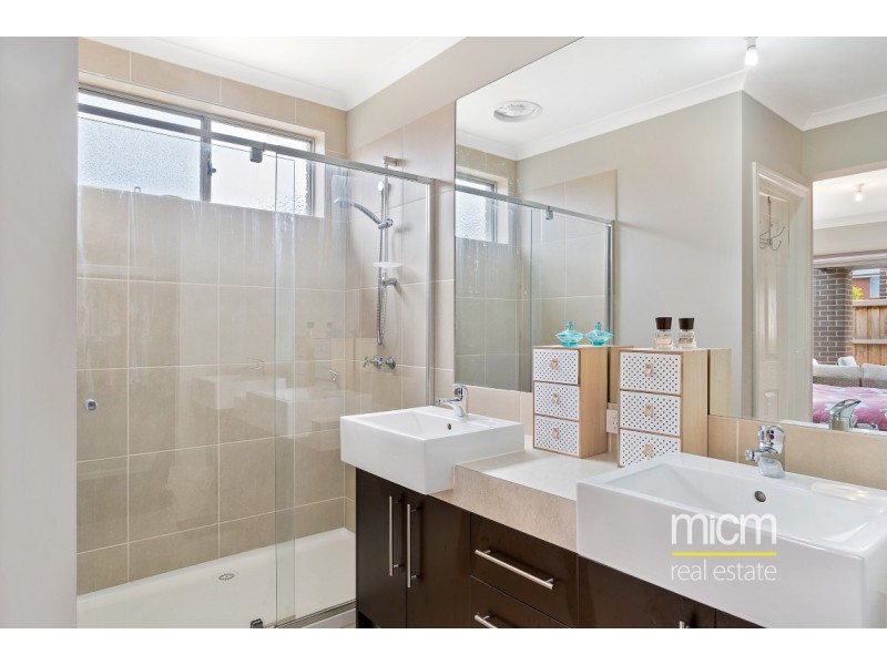 7 Plume Place, Point Cook VIC 3030