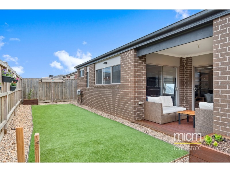7 Plume Place, Point Cook VIC 3030