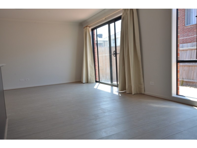 71 Sunnybank Drive, Point Cook VIC 3030