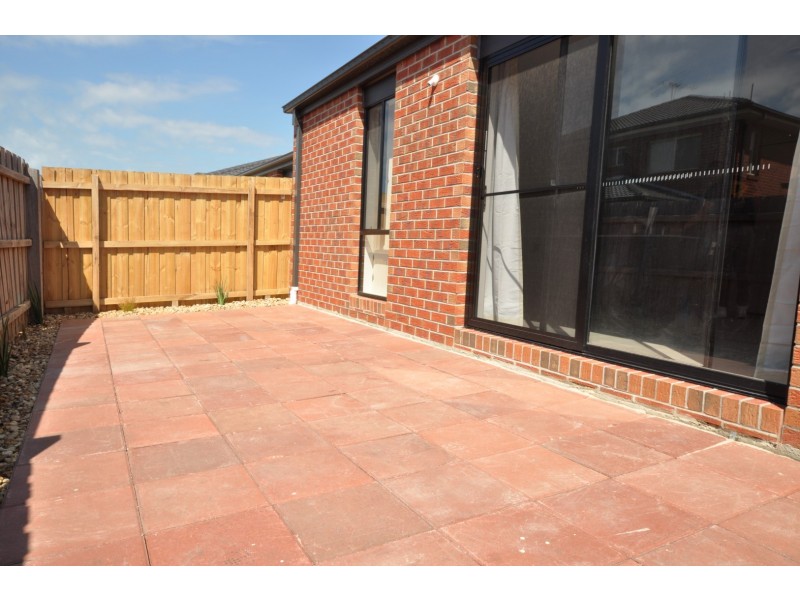 71 Sunnybank Drive, Point Cook VIC 3030