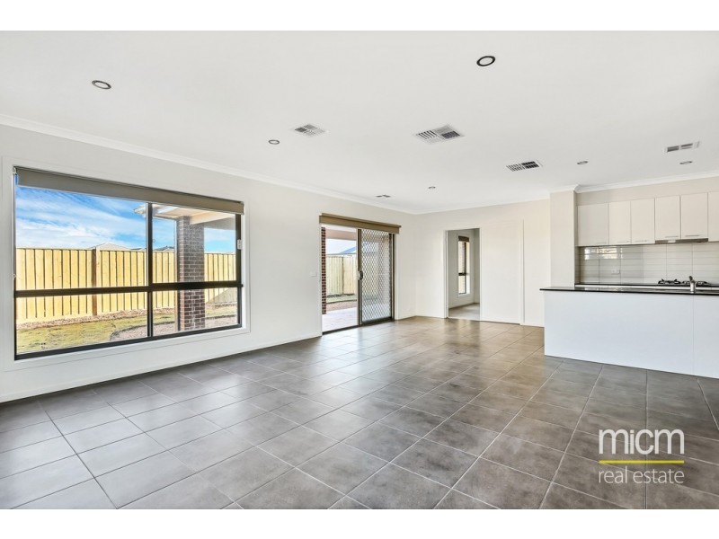 26 Fairwater Drive, Point Cook VIC 3030