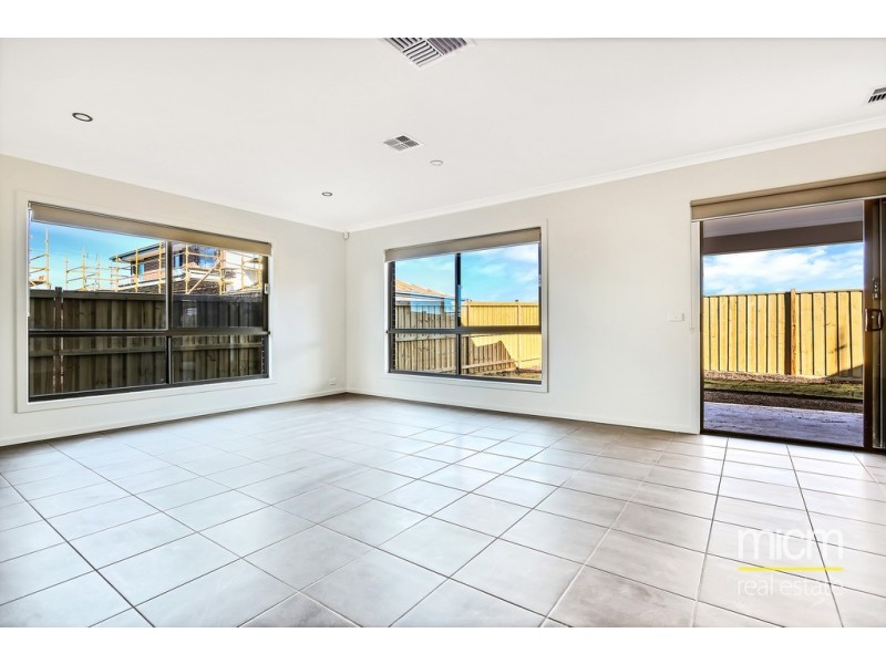 26 Fairwater Drive, Point Cook VIC 3030