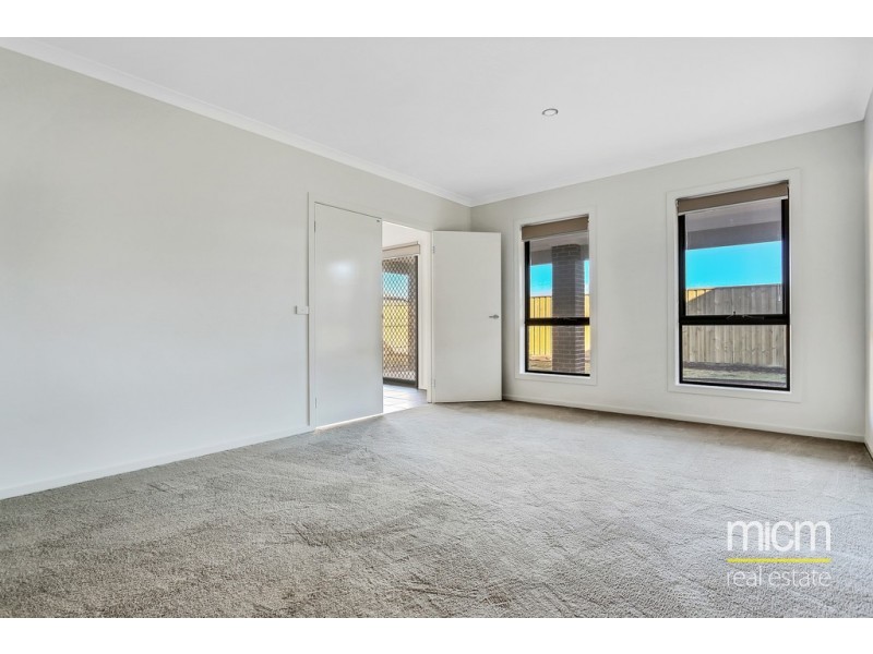 26 Fairwater Drive, Point Cook VIC 3030