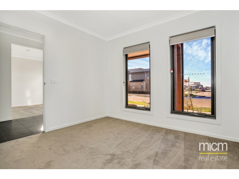 26 Fairwater Drive, Point Cook VIC 3030