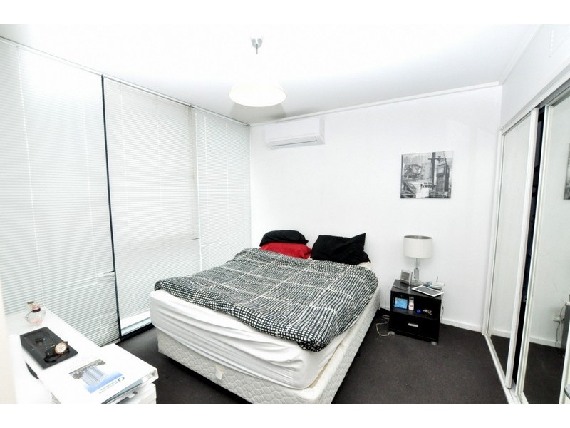 REF 04287/99 Whiteman Street, Southbank VIC 3006