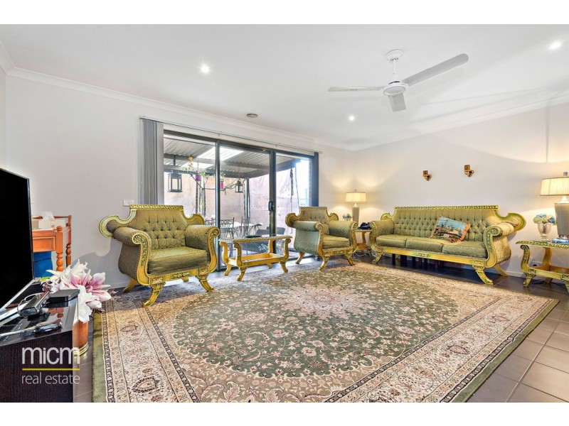 2 Ormesby Place, Deer Park VIC 3023