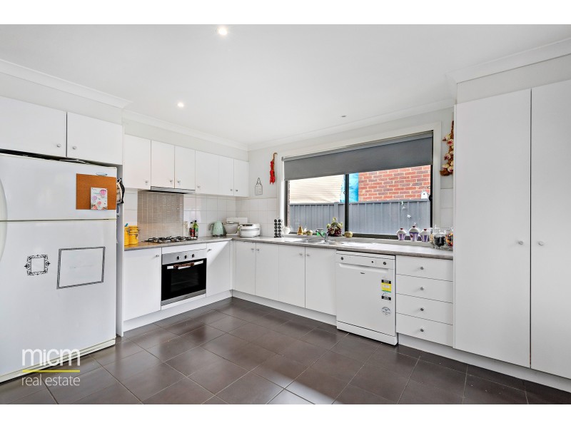 2 Ormesby Place, Deer Park VIC 3023