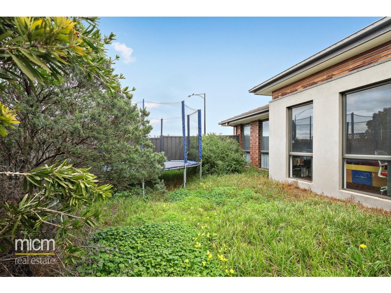 2 Ormesby Place, Deer Park VIC 3023