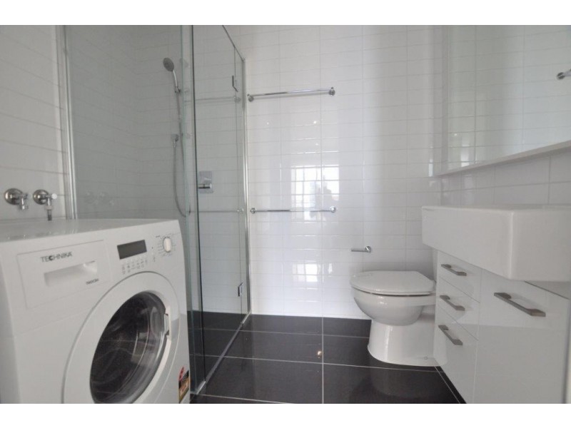 REF 042404/118 Kavanagh Street, Southbank VIC 3006