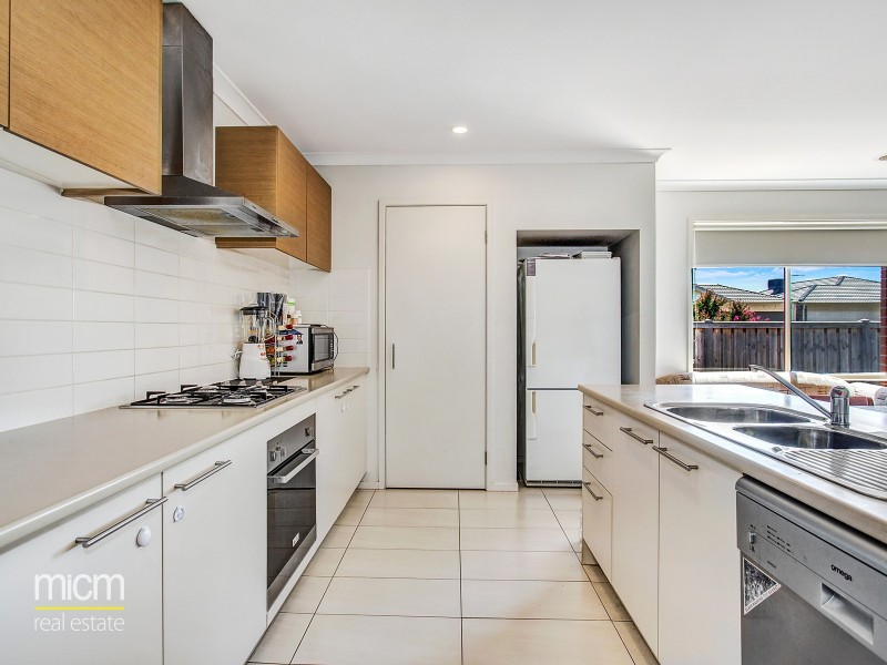 10 Tamborine Avenue, Point Cook VIC 3030