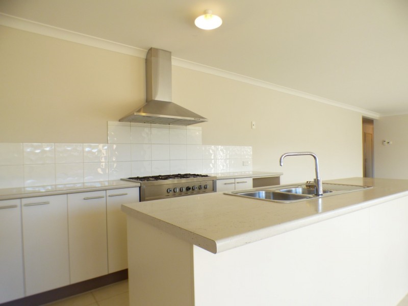 15 Warrego Way, Point Cook VIC 3030