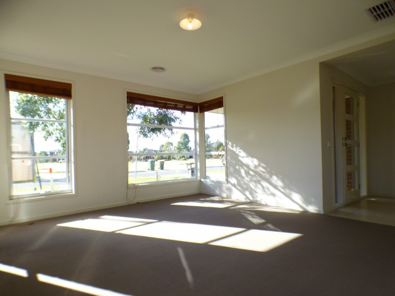15 Warrego Way, Point Cook VIC 3030