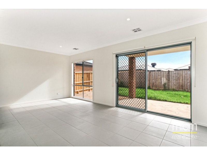 98 Grassbird Drive, Point Cook VIC 3030